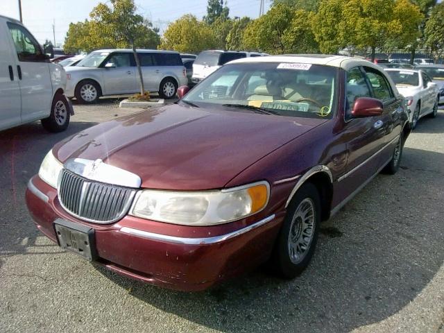 1LNHM83W8YY894862 - 2000 LINCOLN TOWN CAR C BURGUNDY photo 2