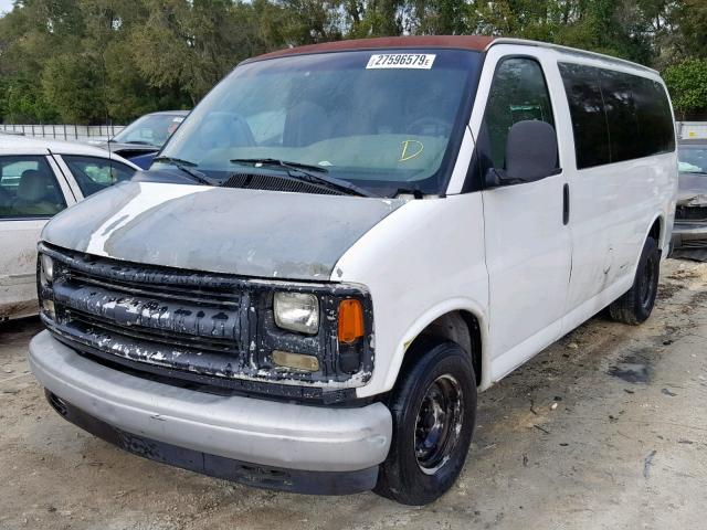 1GNFG15W711192500 - 2001 CHEVROLET EXPRESS G1 WHITE photo 2