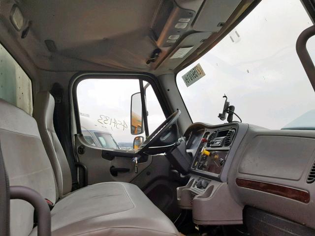 1FVACWDT59HAJ3772 - 2009 FREIGHTLINER M2 106 MED WHITE photo 5