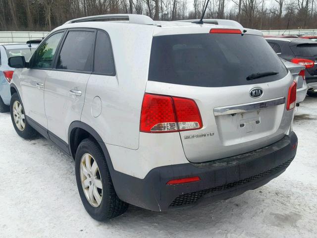 5XYKT4A16BG028137 - 2011 KIA SORENTO BA SILVER photo 3