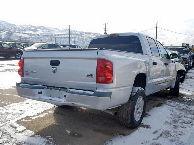 1D7HE48NX5S237317 - 2005 DODGE DAKOTA QUA SILVER photo 4