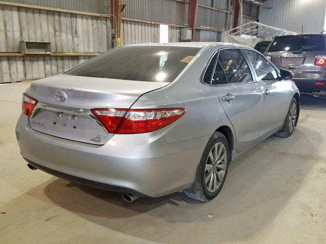 4T1BK1FK5FU568856 - 2015 TOYOTA CAMRY XSE SILVER photo 4