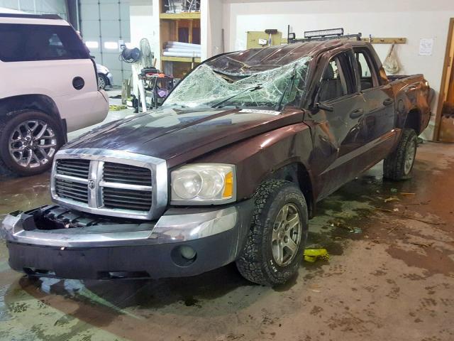 1D7HW48N75S219418 - 2005 DODGE DAKOTA QUA MAROON photo 2