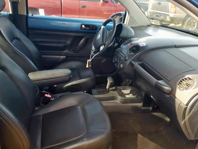 3VWPG3AG1AM000883 - 2010 VOLKSWAGEN NEW BEETLE Blau Foto 5