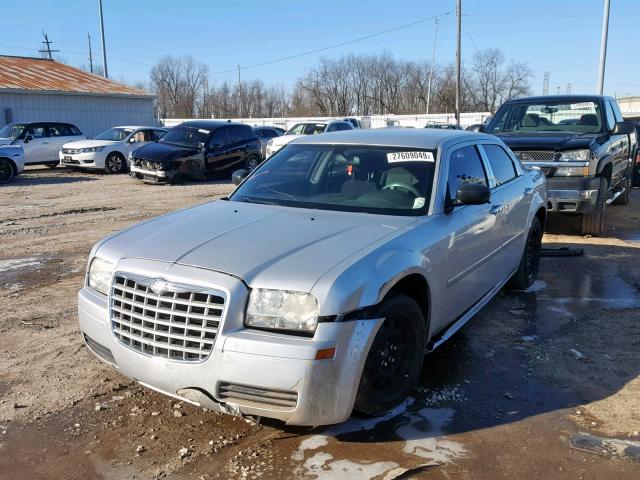 2C3KA43R87H774207 - 2007 CHRYSLER 300 SILVER photo 2