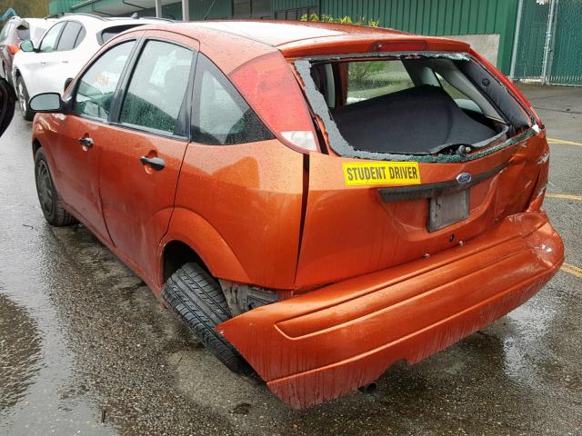 3FAFP37N05R119060 - 2005 FORD FOCUS ZX5 ORANGE photo 3