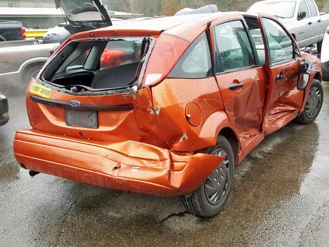 3FAFP37N05R119060 - 2005 FORD FOCUS ZX5 ORANGE photo 4