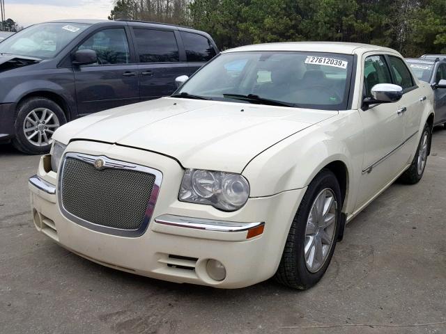 2C3KA63H28H193614 - 2008 CHRYSLER 300C CREAM photo 2