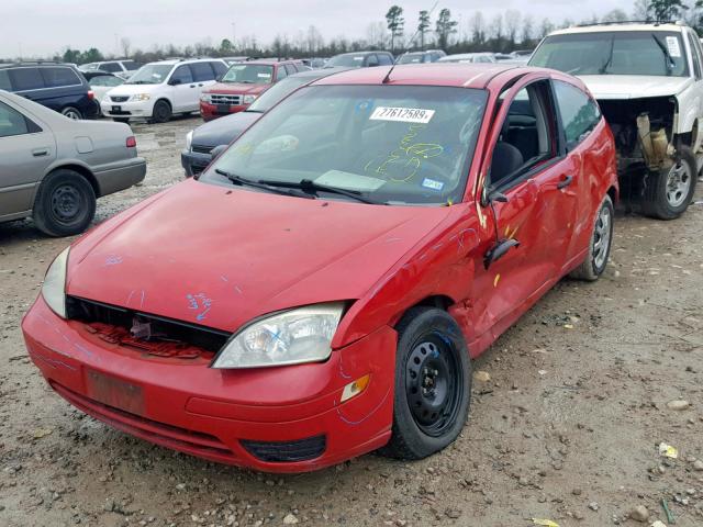 3FAFP31N35R145614 - 2005 FORD FOCUS ZX3 RED photo 2