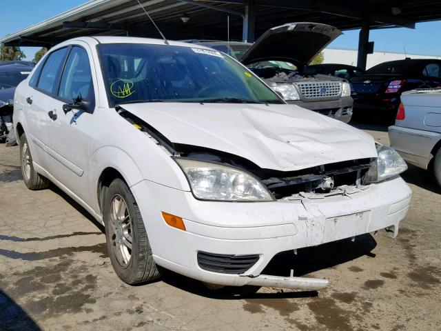 1FAFP34NX5W224660 - 2005 FORD FOCUS ZX4 WHITE photo 1