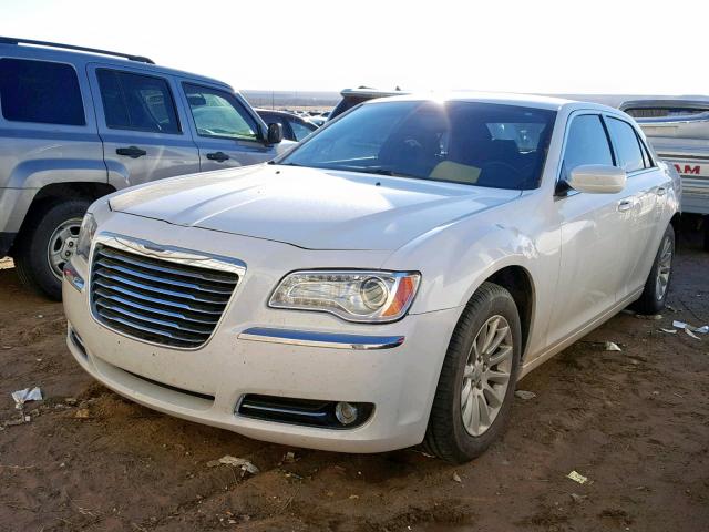 2C3CCAAG9EH337022 - 2014 CHRYSLER 300 WHITE photo 2