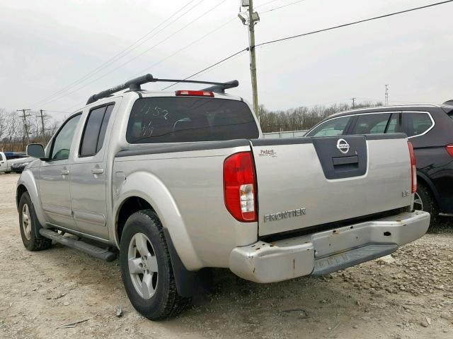 1N6AD07UX5C411152 - 2005 NISSAN FRONTIER C SILVER photo 3