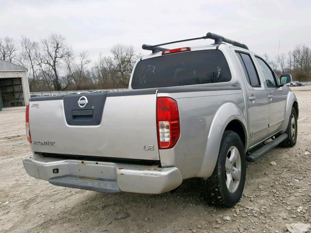 1N6AD07UX5C411152 - 2005 NISSAN FRONTIER C SILVER photo 4