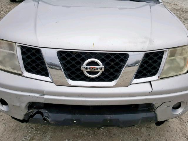 1N6AD07UX5C411152 - 2005 NISSAN FRONTIER C SILVER photo 7