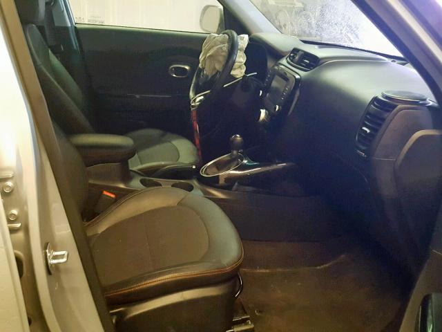 KNDJX3AA0J7533502 - 2018 KIA SOUL ! Gümüş foto 5