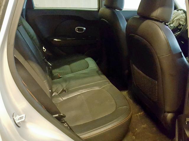 KNDJX3AA0J7533502 - 2018 KIA SOUL ! Gümüş foto 6