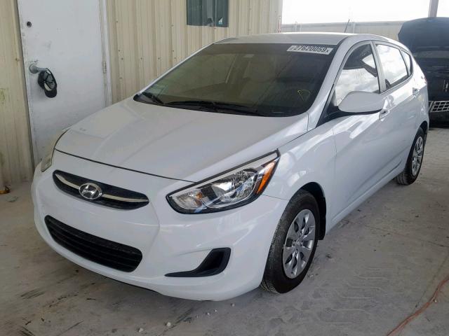 KMHCT5AEXHU356967 - 2017 HYUNDAI ACCENT SE WHITE photo 2