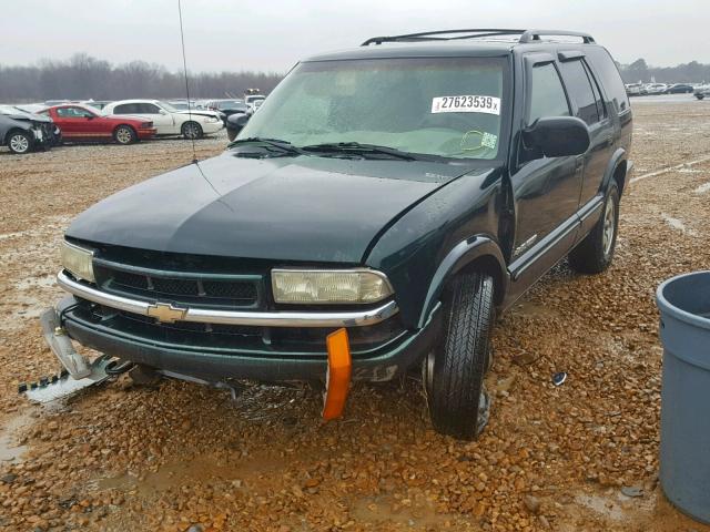 1GNDT13X03K152531 - 2003 CHEVROLET BLAZER GREEN photo 2