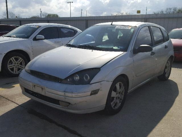 3FAFP37342R151102 - 2002 FORD FOCUS ZX5 SILVER photo 2