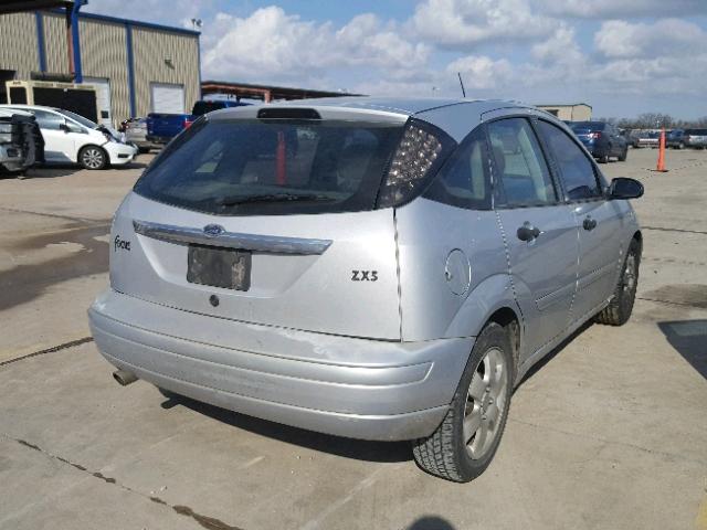 3FAFP37342R151102 - 2002 FORD FOCUS ZX5 SILVER photo 4