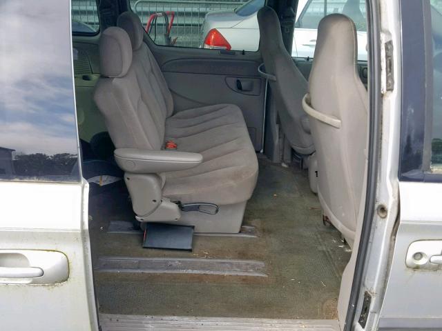 1C4GJ45372B696532 - 2002 CHRYSLER VOYAGER LX SILVER photo 6