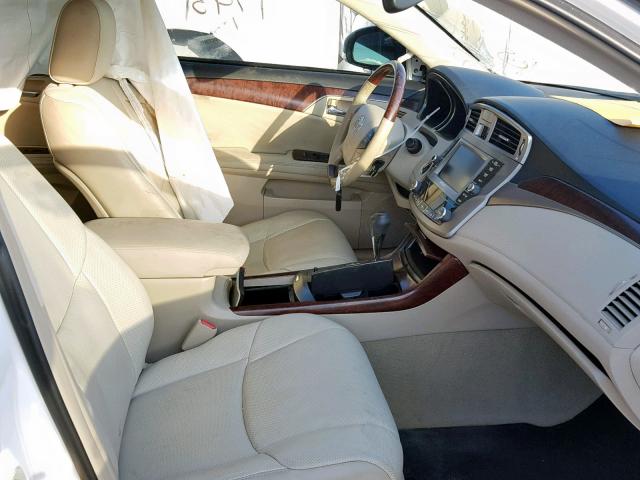 4T1BK3DB1BU421863 - 2011 TOYOTA AVALON BAS WHITE photo 5