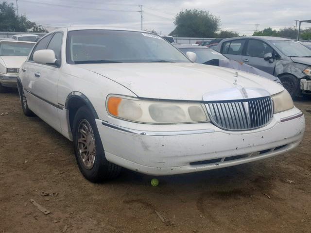 1LNHM82W0XY663213 - 1999 LINCOLN TOWN CAR S WHITE photo 1