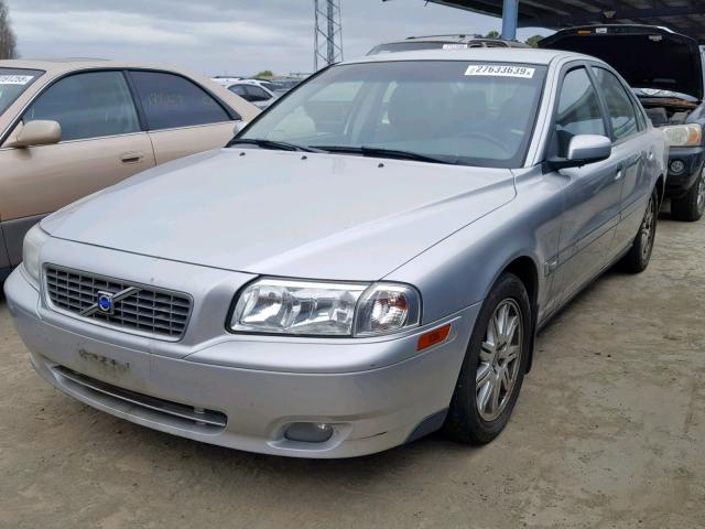 YV1TH592051398751 - 2005 VOLVO S80 2.5T SILVER photo 2