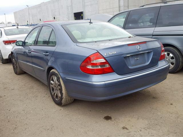 WDBUF65J34A443908 - 2004 MERCEDES-BENZ E 320 BLUE photo 3