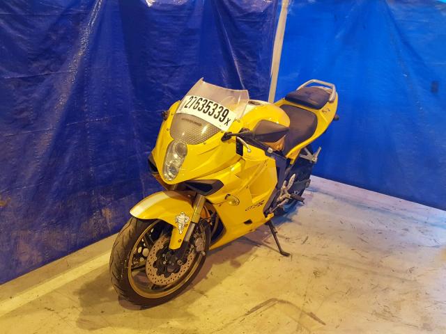 KM4MJ527981603022 - 2008 HYOSUNG GT250 YELLOW photo 2