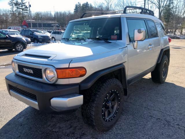 JTEBU11F070063904 - 2007 TOYOTA FJ CRUISER SILVER photo 2