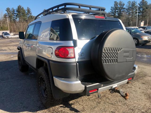 JTEBU11F070063904 - 2007 TOYOTA FJ CRUISER SILVER photo 3