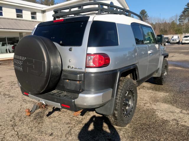 JTEBU11F070063904 - 2007 TOYOTA FJ CRUISER SILVER photo 4