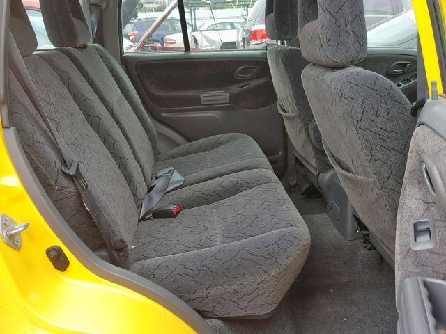 2CNBJ734926954989 - 2002 CHEVROLET TRACKER ZR YELLOW photo 6