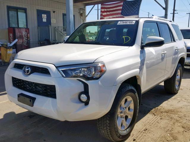 JTEBU5JR9J5563023 - 2018 TOYOTA 4RUNNER SR WHITE photo 2