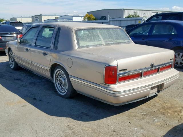 1LNLM81W1VY611128 - 1997 LINCOLN TOWN CAR GOLD photo 3