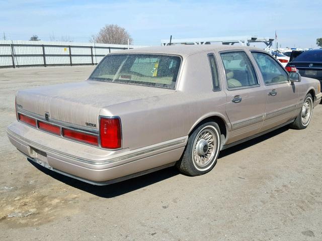 1LNLM81W1VY611128 - 1997 LINCOLN TOWN CAR GOLD photo 4