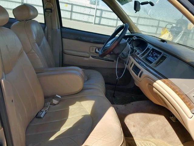 1LNLM81W1VY611128 - 1997 LINCOLN TOWN CAR GOLD photo 5