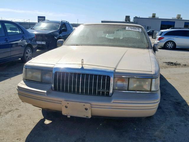 1LNLM81W1VY611128 - 1997 LINCOLN TOWN CAR GOLD photo 9