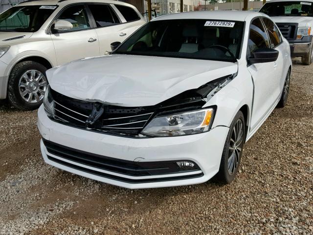 3VWD17AJ4GM399515 - 2016 VOLKSWAGEN JETTA SPOR WHITE photo 2