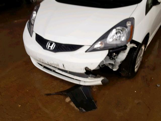 JHMGE8H3XDC011460 - 2013 HONDA FIT WHITE photo 9