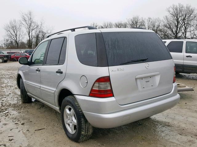 4JGAB54E6YA215725 - 2000 MERCEDES-BENZ ML 320 SILVER photo 3