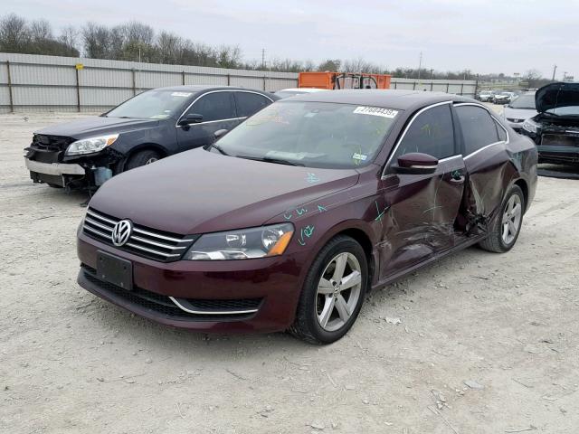 1VWBH7A30DC053589 - 2013 VOLKSWAGEN PASSAT SE BURGUNDY photo 2