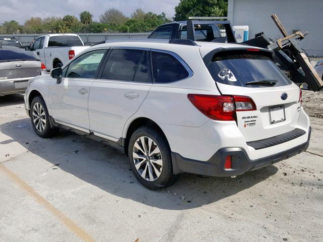 4S4BSETC5J3340682 - 2018 SUBARU OUTBACK TO WHITE photo 3