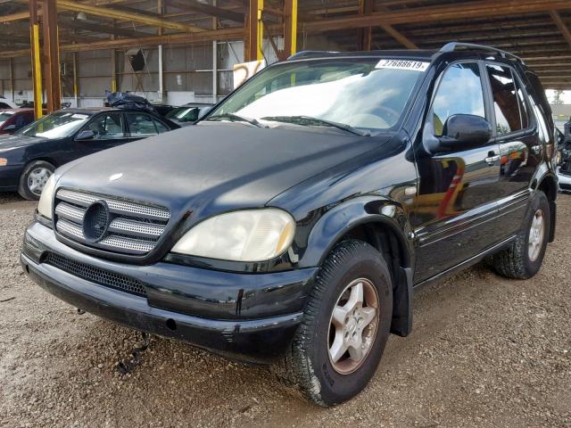 4JGAB54E5YA217501 - 2000 MERCEDES-BENZ ML 320 BLACK photo 2