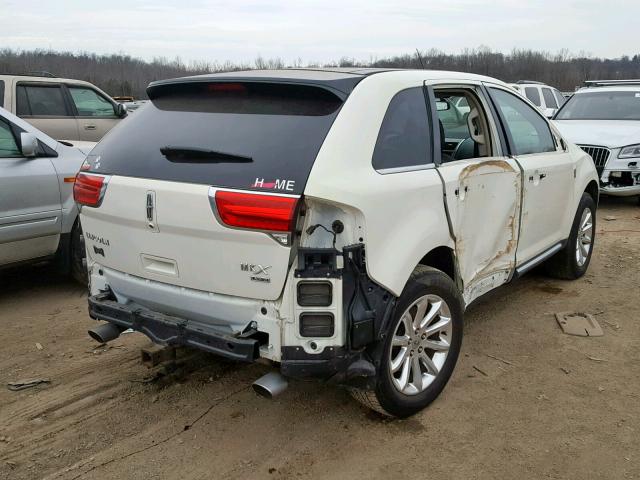 2LMDJ8JK2DBL17196 - 2013 LINCOLN MKX WHITE photo 4