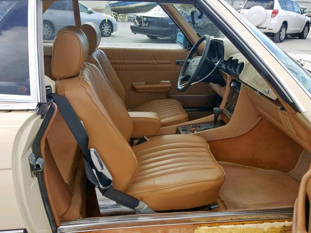 WDBBA48D7GA040776 - 1986 MERCEDES-BENZ 560 SL CREAM photo 5