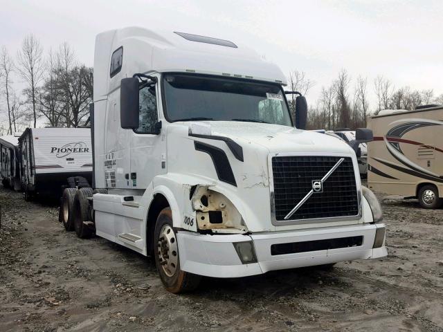 4V4NC9EHXEN569646 - 2014 VOLVO VN VNL WHITE photo 1