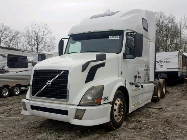 4V4NC9EHXEN569646 - 2014 VOLVO VN VNL WHITE photo 2