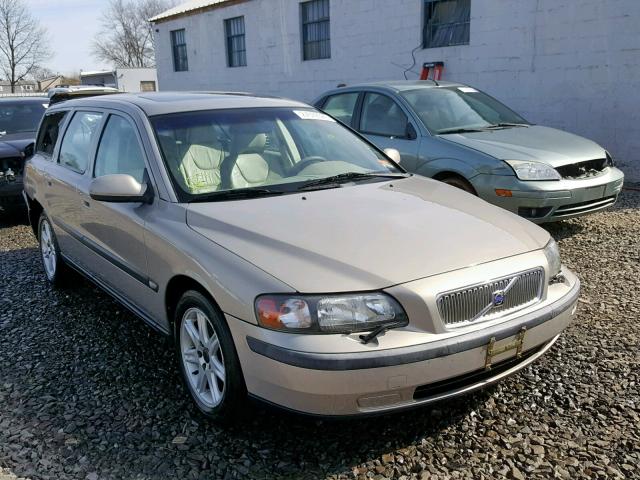 YV1SW58D821175387 - 2002 VOLVO V70 2.4T GOLD photo 1